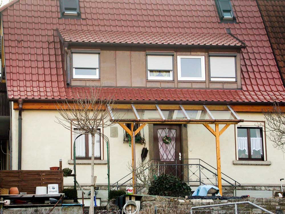 Dachstuhlrenovierung und Eingangsüberdachung in Würzburg Versbach