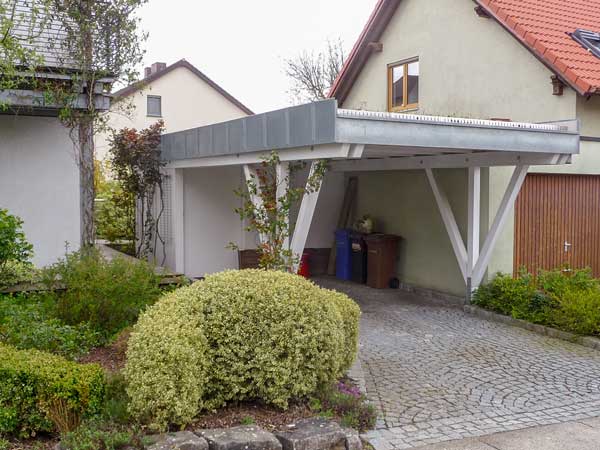 Carport mit Geräteraum und Schiebetor in Würzburg