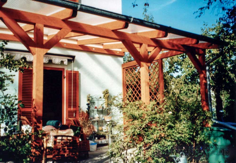 Terrassenüberdachung in Würzburg mit Doppelstegplatten in Aluprofil verlegt (Bild 1)