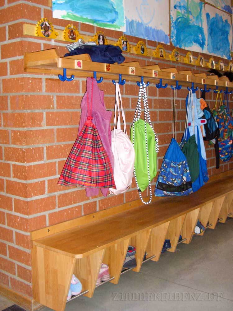 Garderobe Kernbuche massiv im Kindergarten Versbach - Bild 1