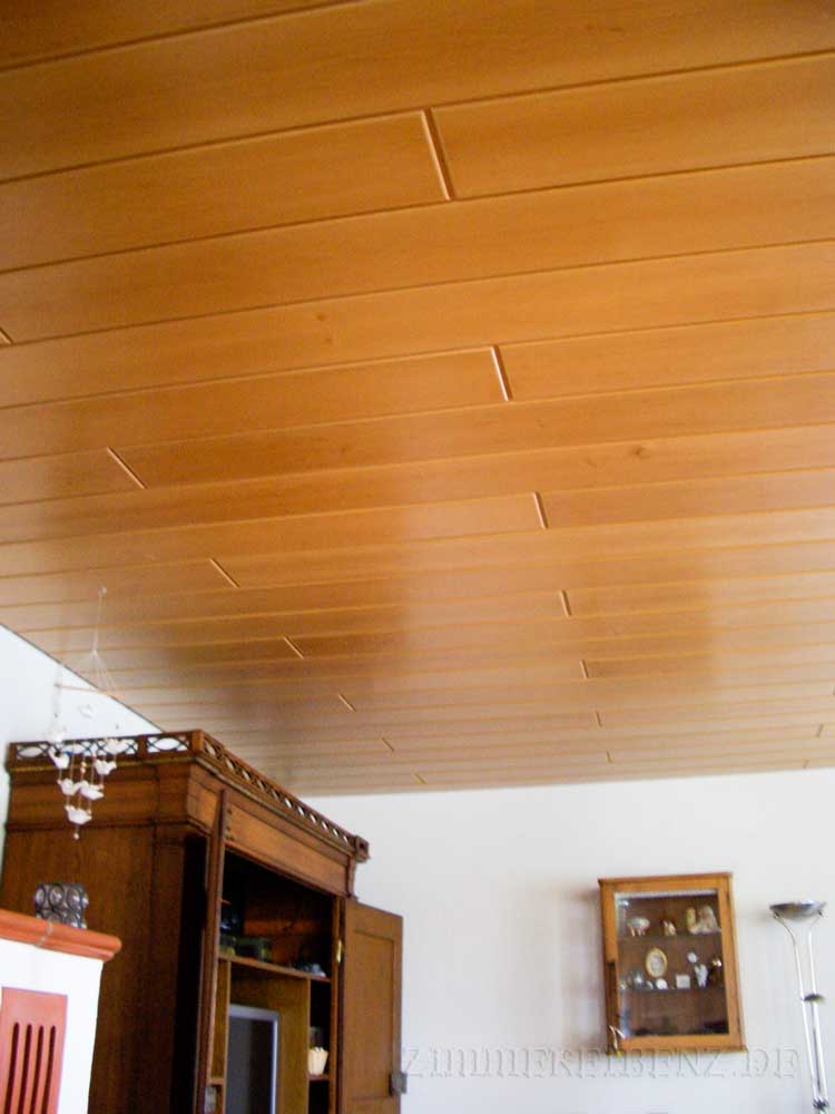 Holzpanelen-Decke