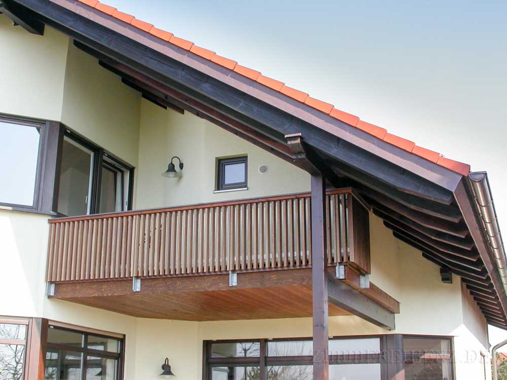 Holzbalkone Beispiel in Lengfeld - Bild 1